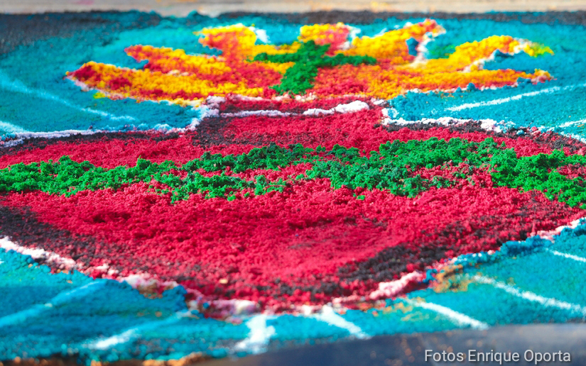 Elaboran alfombras pasionarias en honor a San Benito de Palermo en León