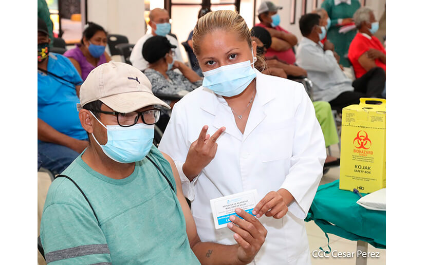 Pacientes con insuficiencia renal crónica cumplen con su esquema de inmunización ante la Covid 19
