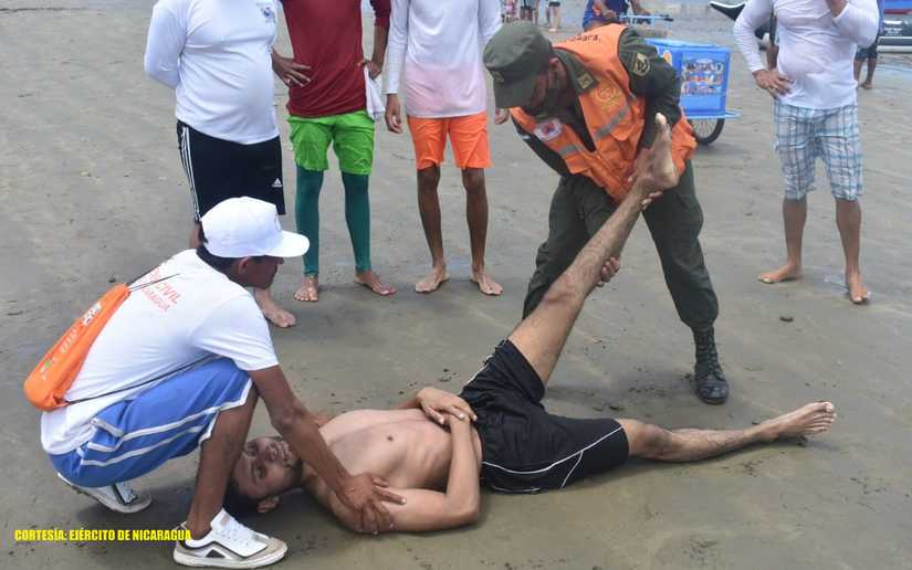 Ejército de Nicaragua realiza salvamento y rescate de ciudadano en San Juan del Sur 