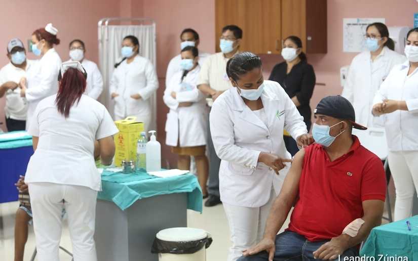 Más pacientes en Nicaragua reciben segunda dosis de vacunas contra la Covid-19