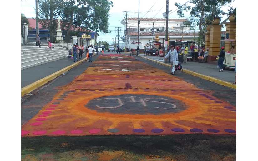 Elaboran alfombras pasionarias en Jinotepe, Carazo