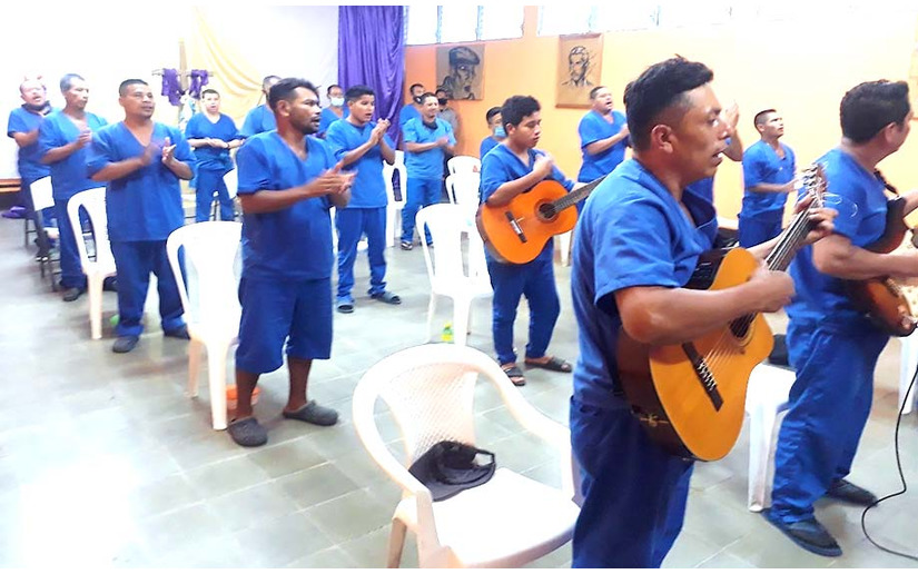 Celebran misa de Sábado de Gloria en penales de Nicaragua