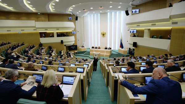 Consejo de la Federación acepta solicitud de Putin sobre el envío de tropas a Ucrania