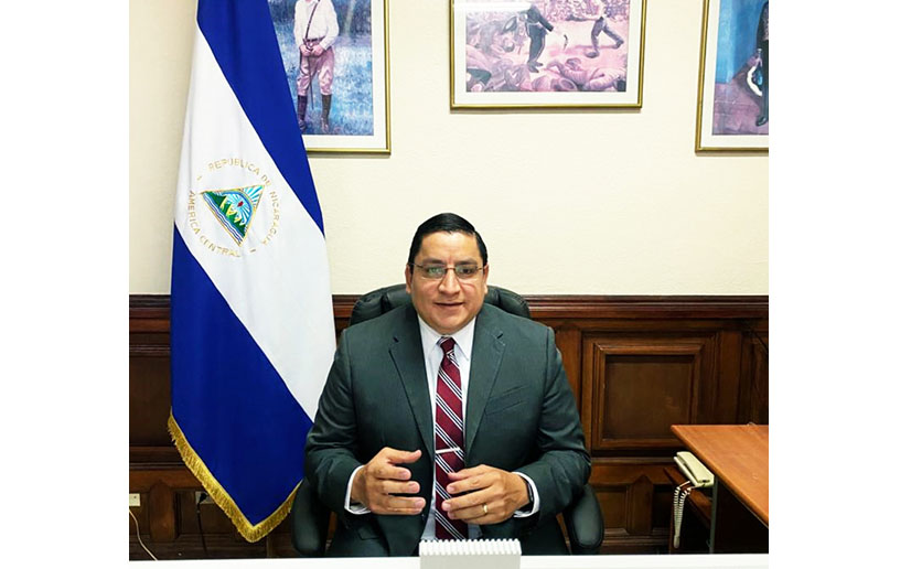 Embajador de Nicaragua en reunión con la Ministra de la Mujer de Costa Rica