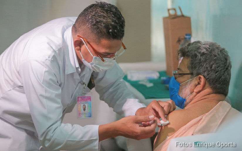 Continúan vacunando contra la Covid-19 a los adultos mayores del departamento de Managua