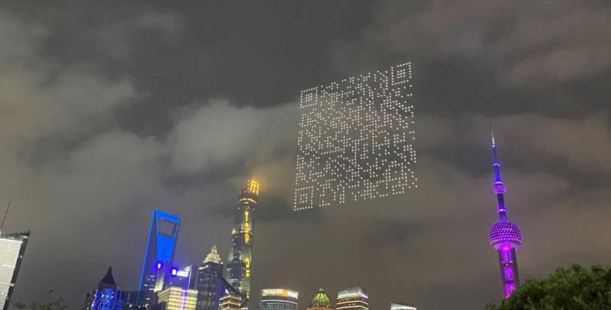 Gigantesco código QR aparece en los cielos de Shanghai