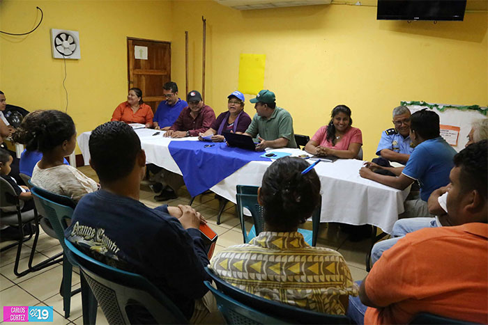 Gobierno acompaña a familias afectadas por fuerte sismo