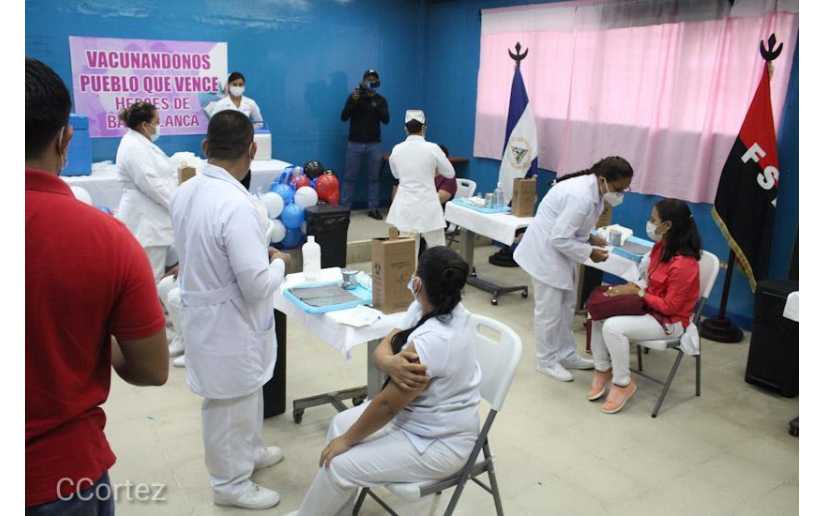 Nicaragua avanza en la vacunación al personal de salud de primera línea contra la Covid-19