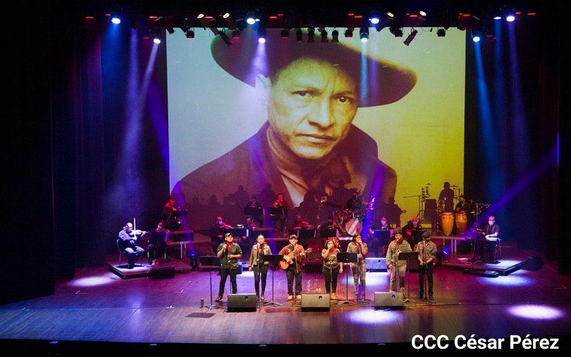 Juventud Sandinista rinde homenaje al General Sandino con una cantata en el Teatro Nacional