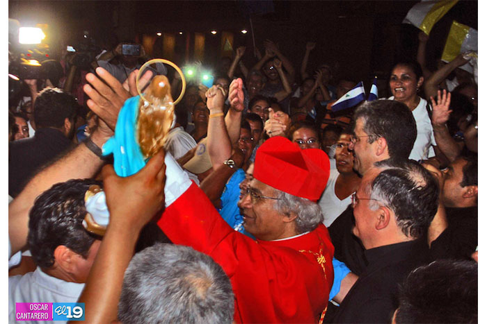 Con mucho regocijo fieles católicos reciben a Cardenal Brenes en Catedral de Managua