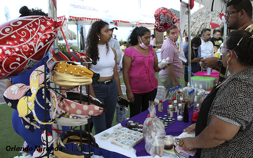 Culmina con éxito feria dedicada a las madres nicaragüenses en el Puerto Salvador Allende