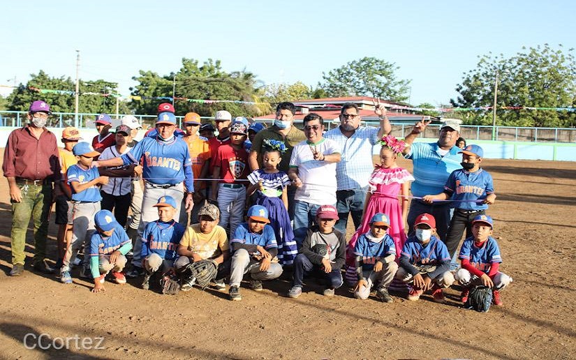 Inauguran rehabilitación del campo de béisbol en el barrio Jorge Dimitrov de Managua
