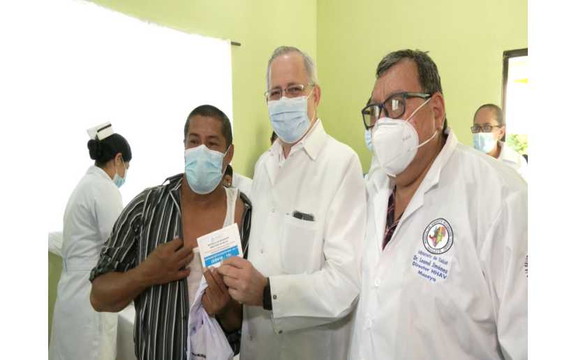Personal de salud de Masaya se vacuna contra la Covid-19