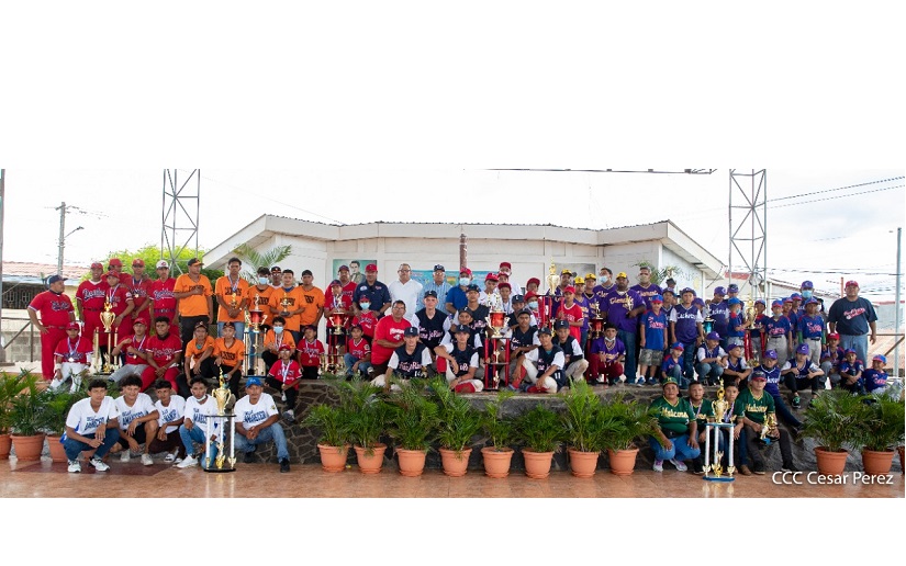 Premian a los ganadores del campeonato de Béisbol Infantil en Ciudad Sandino