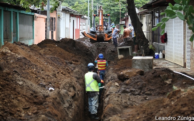Avanza construcción de obras de agua y saneamiento en Batahola Sur