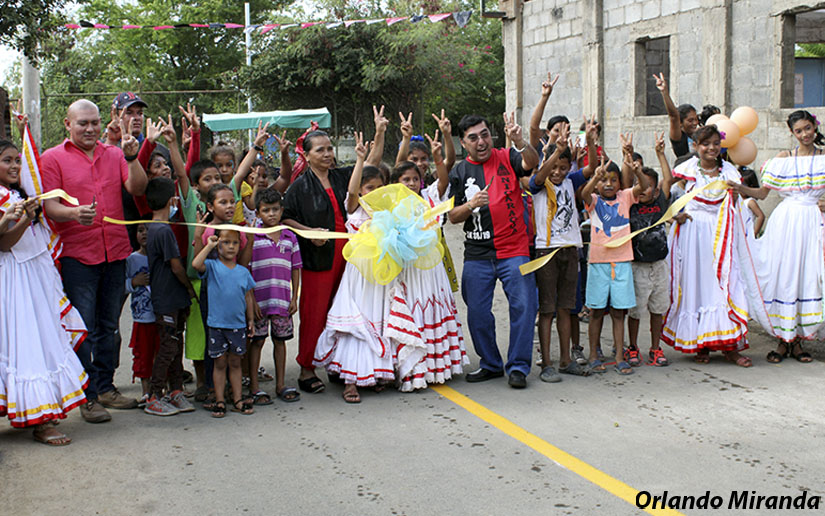 Pobladores del barrio Carlos Núñez en Managua celebran que ahora tienen calles nuevas
