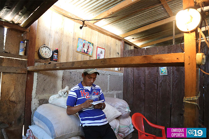 Familias satisfechas con electrificación en el Triángulo, Matagalpa