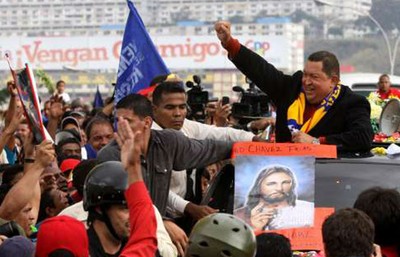 Lección de Chávez a la derecha: acercar la Democracia a los alejados