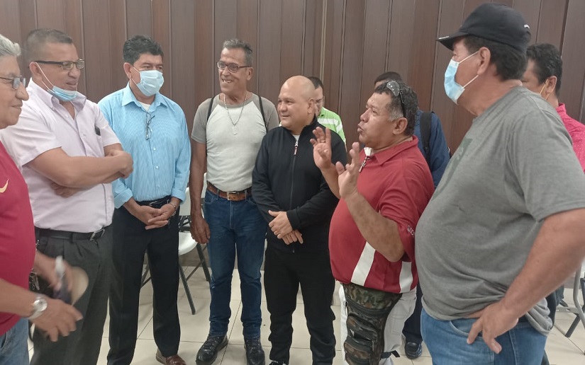 Glorias del boxeo de Nicaragua se reúnen con bicampeón mundial Rosendo Álvarez