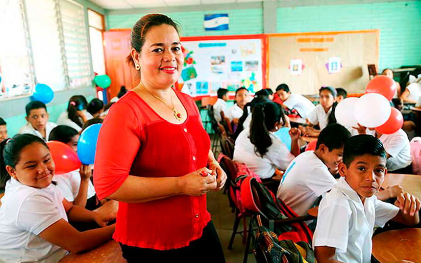 Embajador de Venezuela felicita a los maestros y maestras de Nicaragua 
