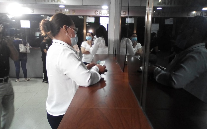 Trabajadores del sector salud de Nicaragua reciben salario adelantado del mes de julio