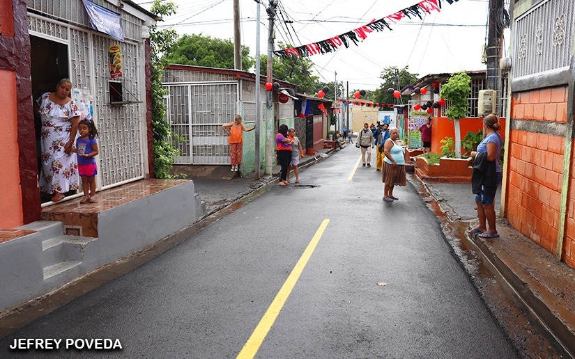 Familias de Batahola Sur estrenan calles recarpeteadas