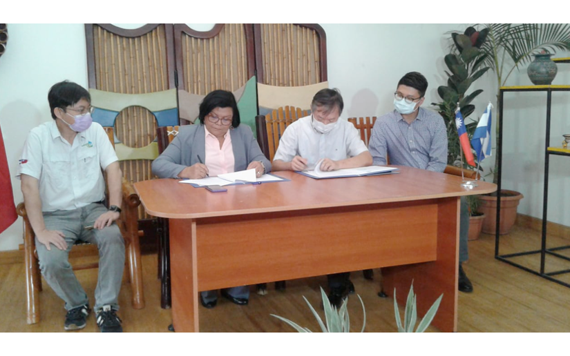 Mefcca recibe herramientas para protagonistas de artesanías 