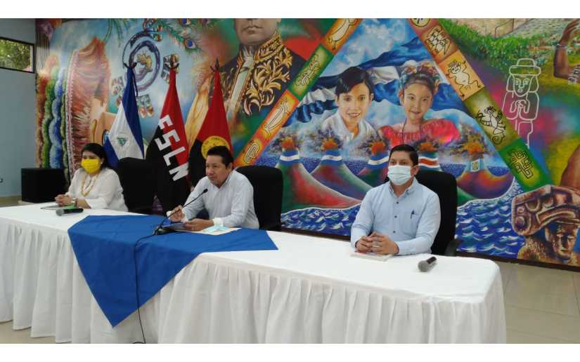 60 mil docentes actualizan conocimientos para mejorar la calidad educativa