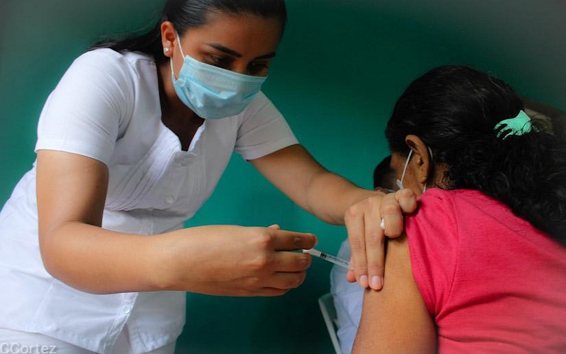 Mayores de 50 años de Ciudad Sandino y Mateare están siendo vacunados contra la Covid-19