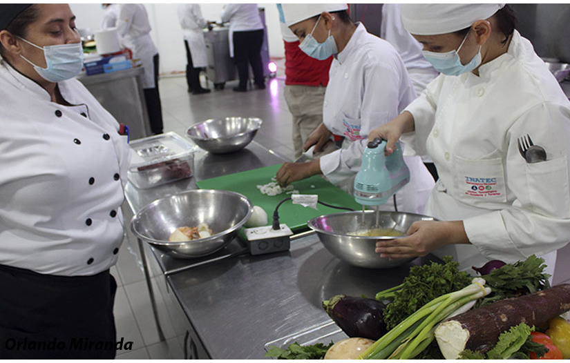 Estudiantes del Centro Tecnológico de Hotelería y Turismo participaron en reto técnico-gastronómico