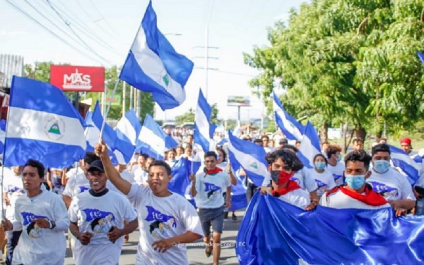 Federación de Estudiantes de Secundaria realiza Recorrido y Relevo de Banderas de la Patria
