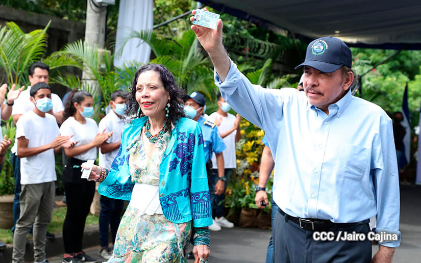 Presidente Daniel Ortega y Compañera Rosario acuden a la verificación ciudadana