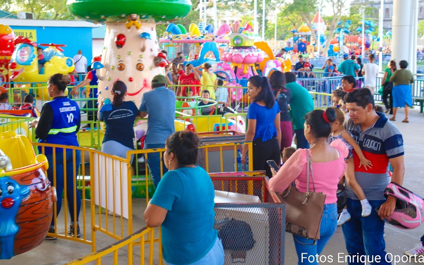 Familias se divirtieron en la Avenida de Bolívar a Chávez