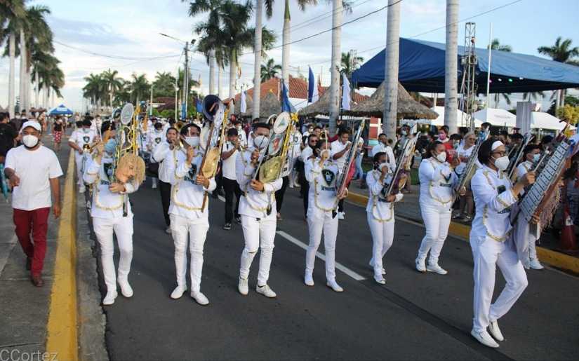 Celebran Fiestas Patrias en el Puerto Salvador Allende