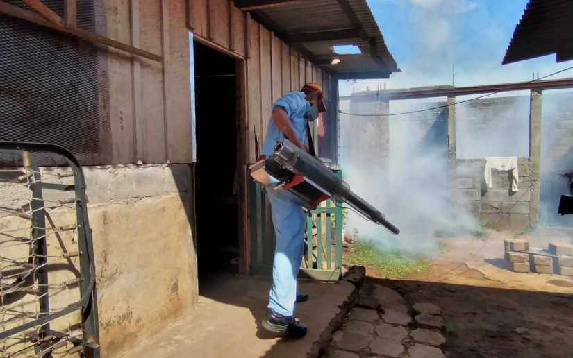 Fumigan viviendas del barrio María Auxiliadora 