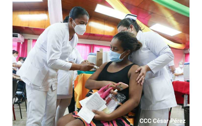Nicaragua da inicio a vacunación de mujeres embarazadas, lactantes y puérperas