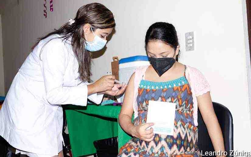 Nicaragua continúa vacunando contra el covid-19 a mujeres embarazadas