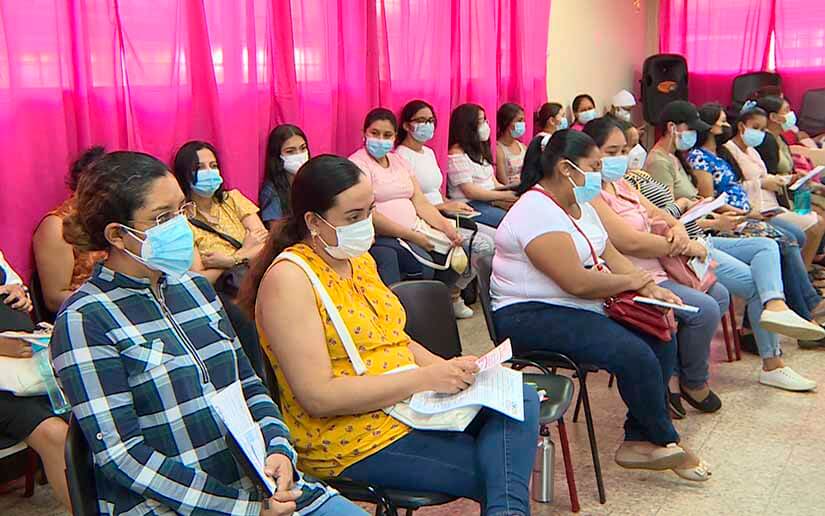 Aplican vacunas contra el Covid-19 a embarazadas de Managua y Masachapa