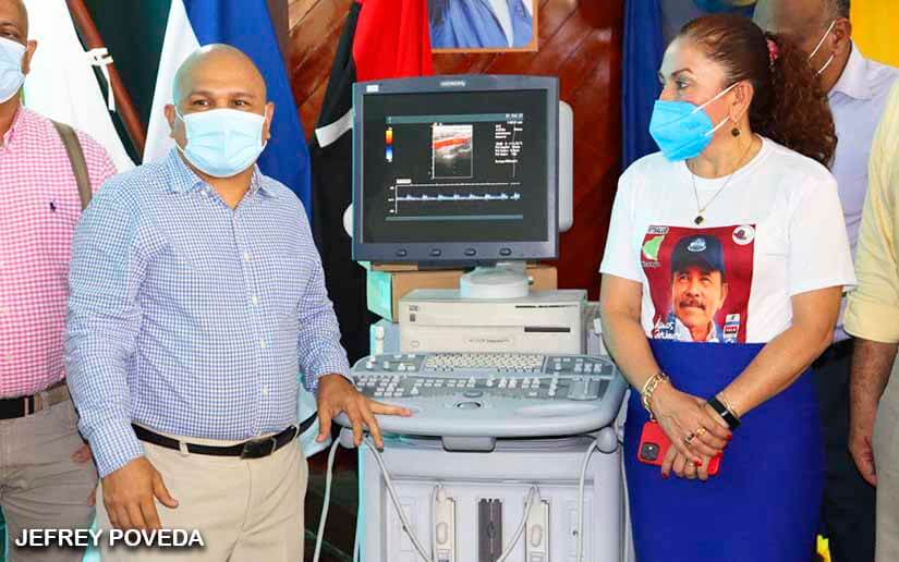 Rosendo Álvarez entrega equipos de ultrasonidos al Hospital Gaspar García Laviana