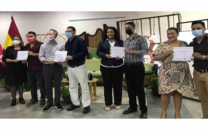 Entregan certificados a protagonistas del proyecto Bambú