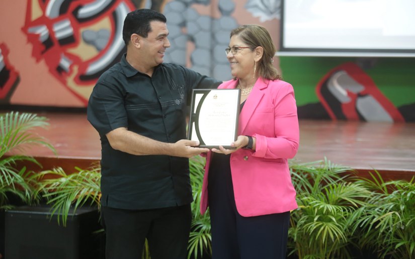 Unan-Managua reconoce labor diplomática y académica del embajador cubano
