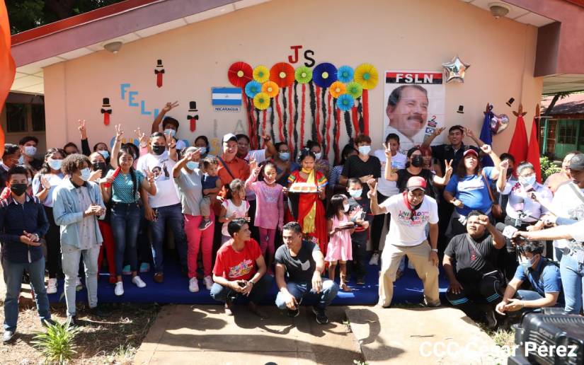 Jóvenes celebran al Comandante Daniel Ortega en su cumpleaños