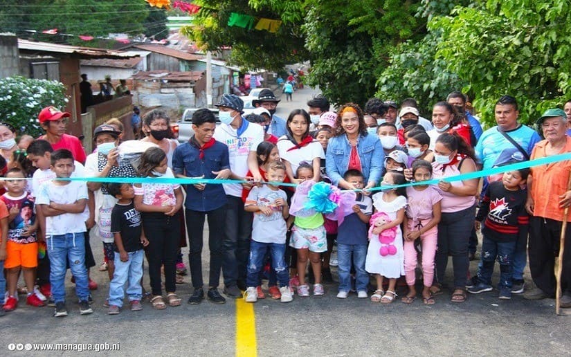 Entregan a familias del barrio Salomón Moreno ocho cuadras con asfalto