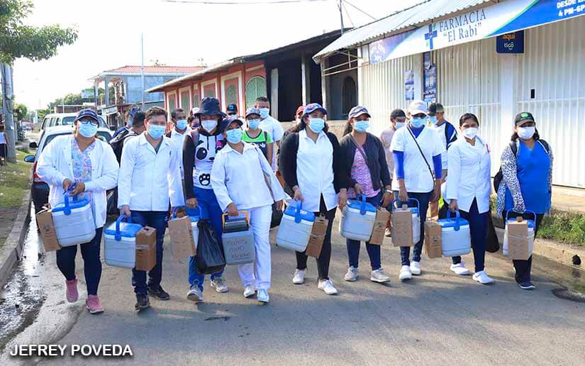 Brigada de vacunación voluntaria contra la Covid-19 visita barrio Santa Elena   