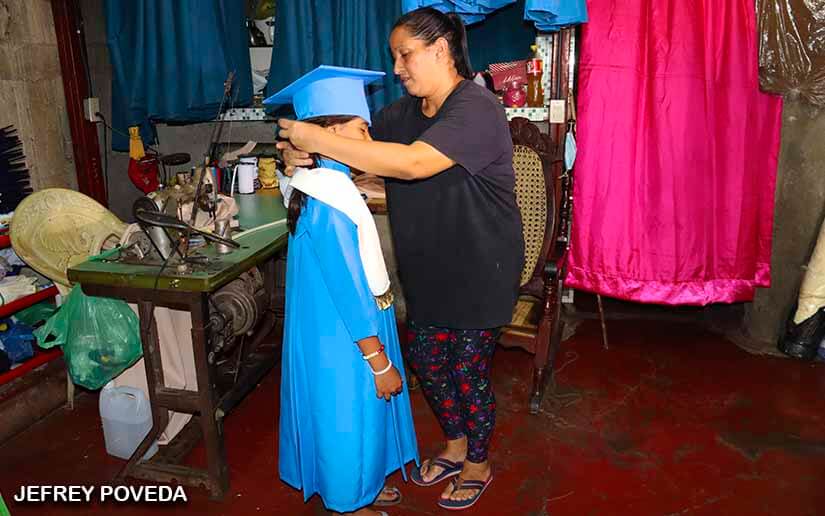 La costura nicaragüense desfila en promociones escolares