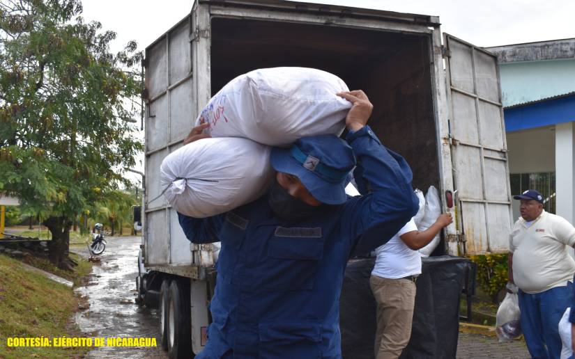 Fuerza Naval realizó descargue de 973 paquetes alimenticios en el Caribe Sur