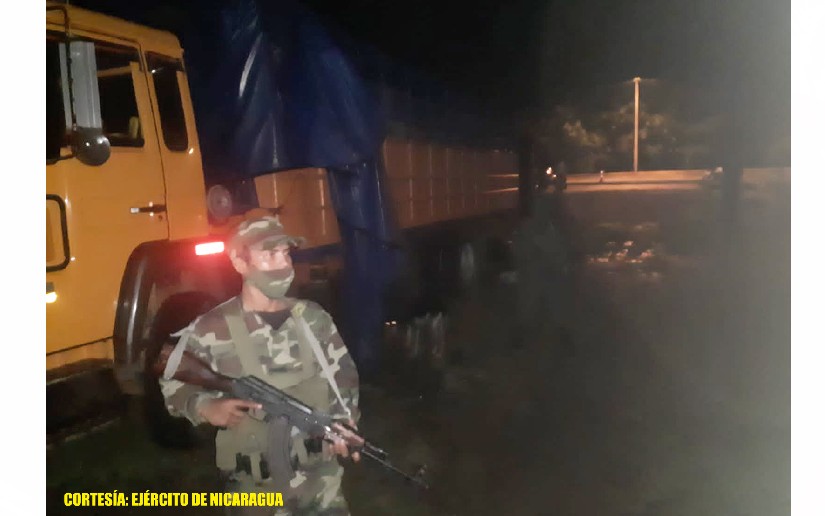 Ejército de Nicaragua retiene camión que transportaba madera ilegal 