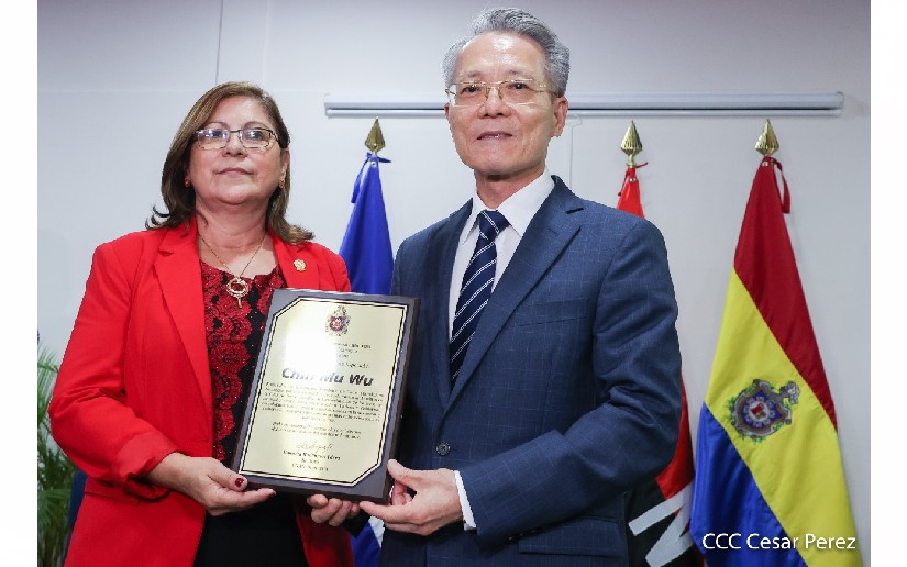 UNAN-Managua hace reconocimiento especial a embajador de Taiwán