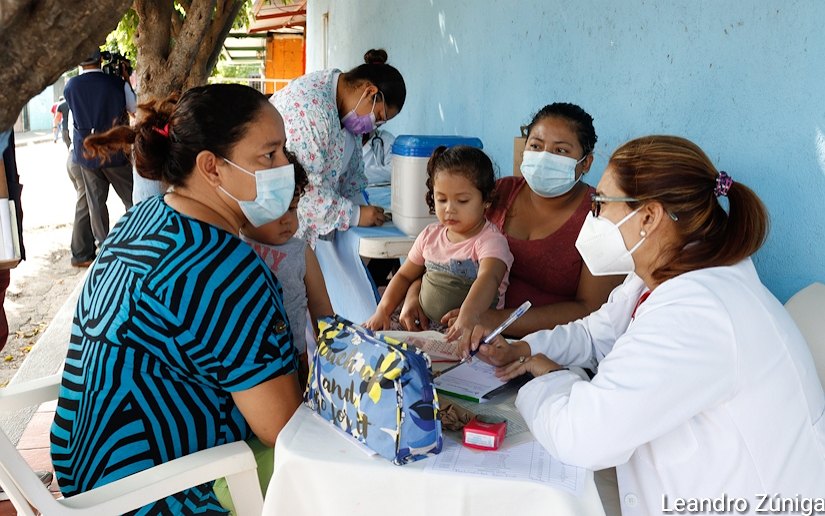 Habitantes del barrio Nora Astorga atienden su salud en las clínicas móviles