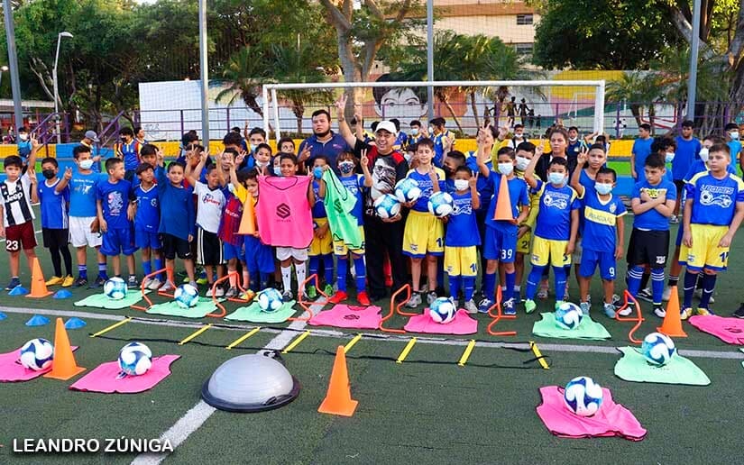 Alcaldía de Managua entrega material deportivo a las Academias de Fútbol